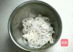 Illustration of how to make cold lotus root slices 11