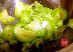 Illustration of how to make cold zucchini 4