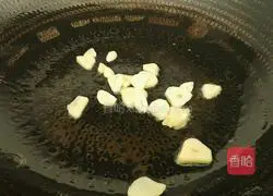 Illustration of how to make stir-fried water spinach 5