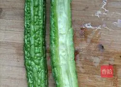 Illustration of how to make stir-fried bitter melon 1
