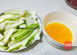 Illustration of how to make scrambled eggs with luffa 2