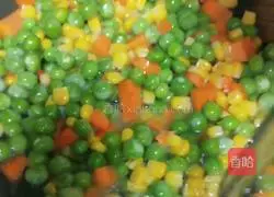 Stir-fried corn and peas Illustration of how to do it 3