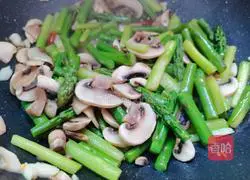 Illustration of how to make fried asparagus and mushrooms 17