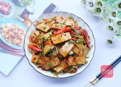 Illustration of how to make stir-fried celery and dried celery 10