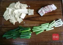 Illustration of how to stir-fry yuba with green garlic 1