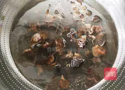 Illustration of how to make spinach with double mushrooms 6