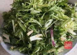 Illustration of how to make cold bitter chrysanthemum 6