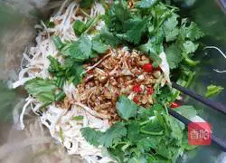 Illustration of how to make cold shredded chicken breast 14