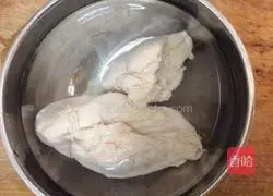 Illustration of how to make cold shredded chicken breast with reduced fat content 10