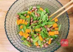 Illustration of how to mix celery and flower kernels 15