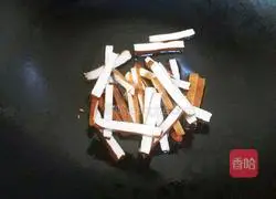 Illustration of how to make stir-fried dried leeks 6