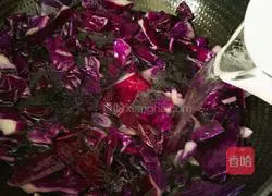 Illustration of how to make fried purple cabbage 8