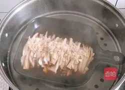 Illustration of how to steam king oyster mushrooms with garlic 9