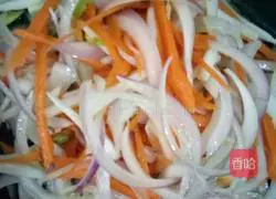 Illustration of how to make fried onions 4