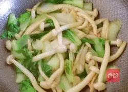 Illustration of how to stir-fry cabbage with seafood mushrooms 12