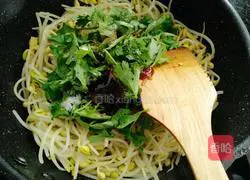 Illustration of how to make spicy soybean sprouts 10