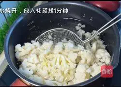 Illustration of how to make stir-fried cauliflower with cumin 2