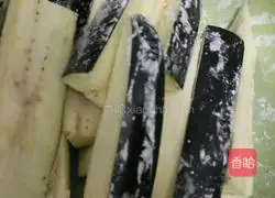 Illustration of how to cook eggplant with green beans 2