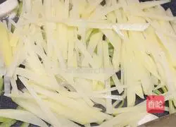 Illustration of how to make spicy and sour potato shreds 4