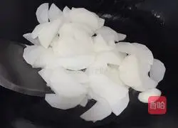 Illustration of braised white radish slices 3