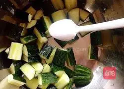 Illustration of how to make pickled cucumbers 3