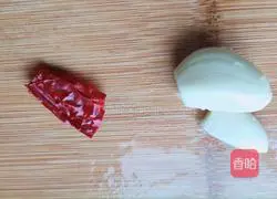 Illustration of how to make shredded bamboo shoots, pickled vegetables and stir-fry fragrant and dried 4