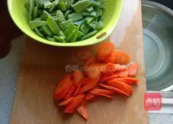 Illustration of how to make fried carrot beans 1