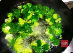 Illustration of how to make stir-fried broccoli 3