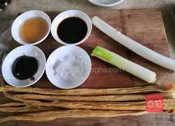 Roast deer tendons with green onions Illustration of how to make tendons 1