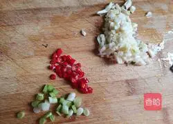 Illustration of how to make cold chrysanthemum 4