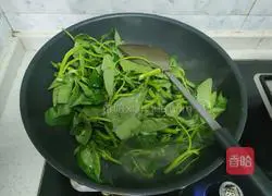 Illustration of how to make stir-fried water spinach 5