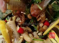 Illustration of how to soak chicken feet in citric acid 4