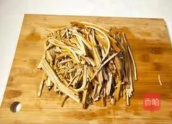 Illustration of how to mix black bean skin skillfully 8