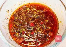 Illustration of how to make cold preserved egg cucumber 4