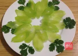 Illustration of how to make cold lettuce slices 6