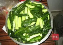 Illustration of how to make pickled cucumbers 16