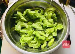 Illustration of how to make cold bitter melon 6