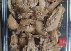 Illustration of how to make salty shredded chicken 7