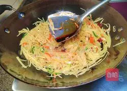 Illustration of how to make stir-fried shredded potatoes 8