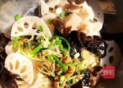 Illustration of how to make cold lotus root slices 6