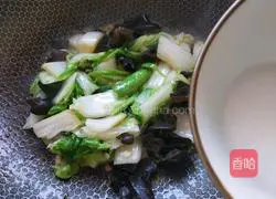 Illustration of how to make vinegared fungus and cabbage 10