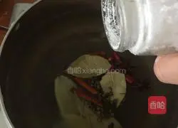 Illustration of how to cook edamame in salt water 2