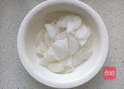 Illustration of how to make spicy and sour radish slices 2