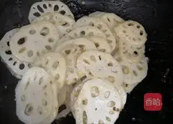 Illustration of how to make garlic and lotus root slices 7