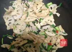 Vegetarian stir-fry Illustration of making lotus root slices 14