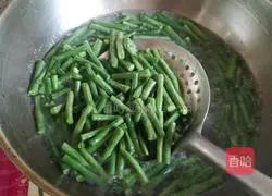 Illustration of how to make sesame beans 3