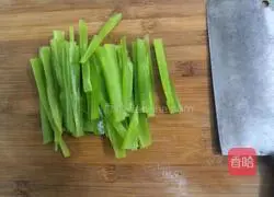 Illustration of how to make three-medicine lettuce and stir-fried fungus 5