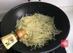 Illustration of how to make green pepper and potato shreds 6