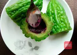 Illustration of how to make bitter melon and purple sweet potato rings 14
