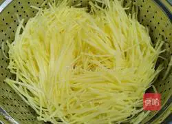 Illustration of how to make spicy and sour potato shreds 6